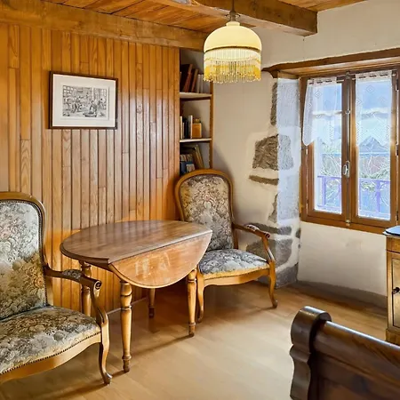 Casa de Férias Maison Familiale A Nierveze - 8 Pers -vue Montagne Thiézac