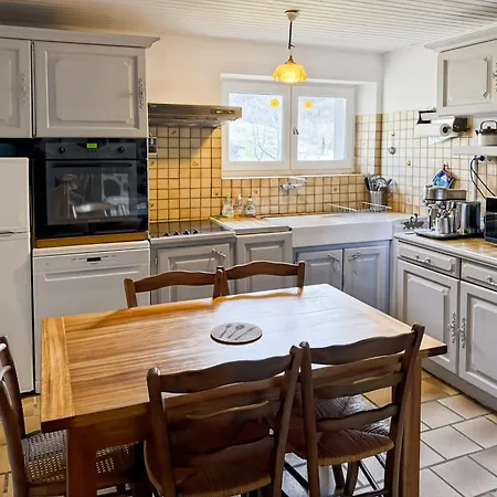Maison Familiale A Nierveze - 8 Pers -vue Montagne Hébergement de vacances